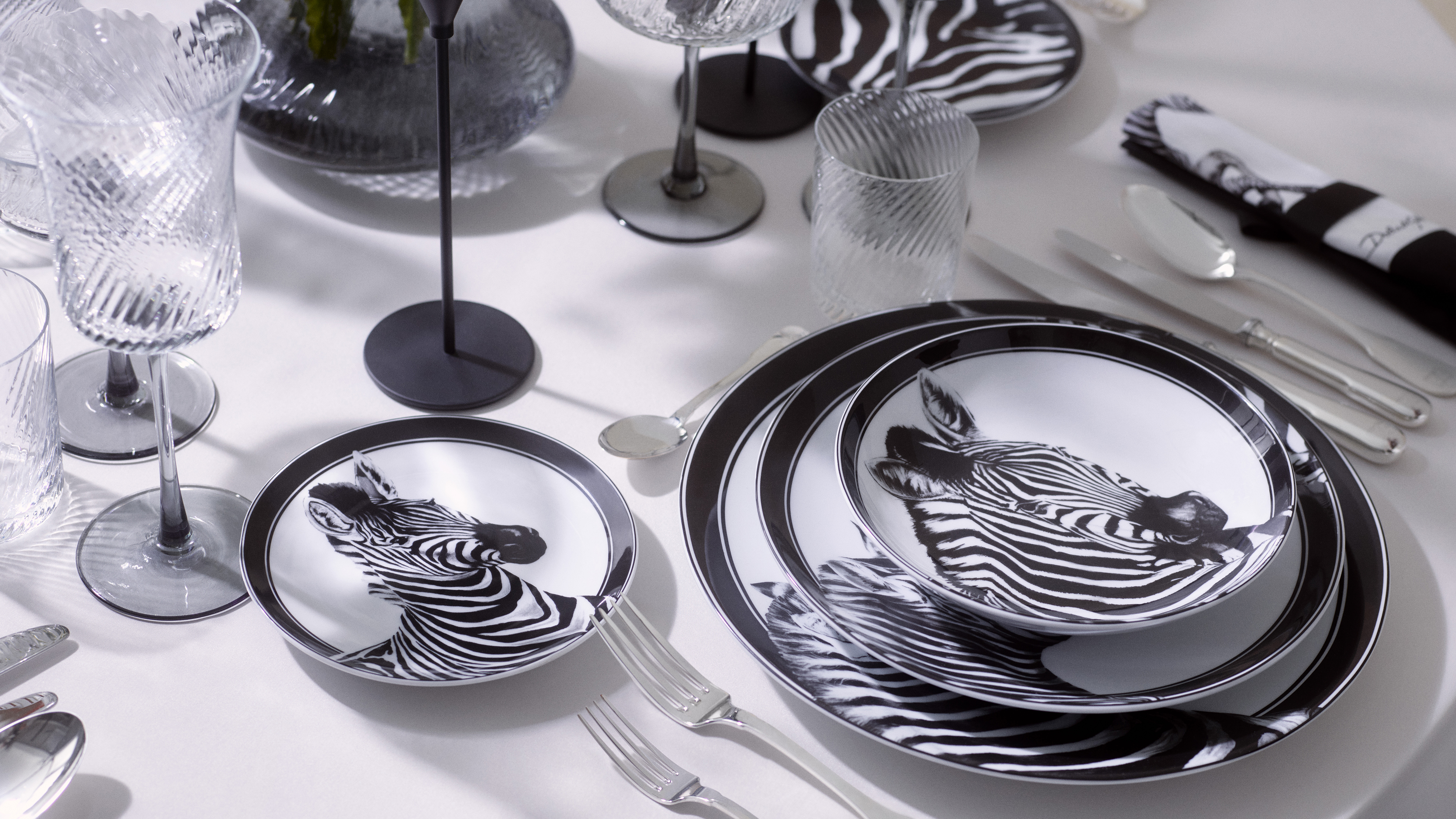 Porcelana z malowanym portretem zebry