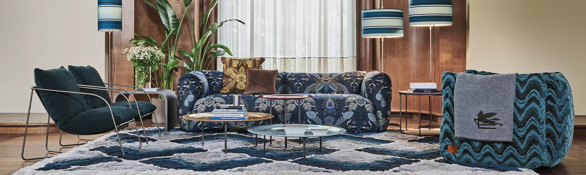 Paisley we wnętrzu — sofa, fotele i kilim